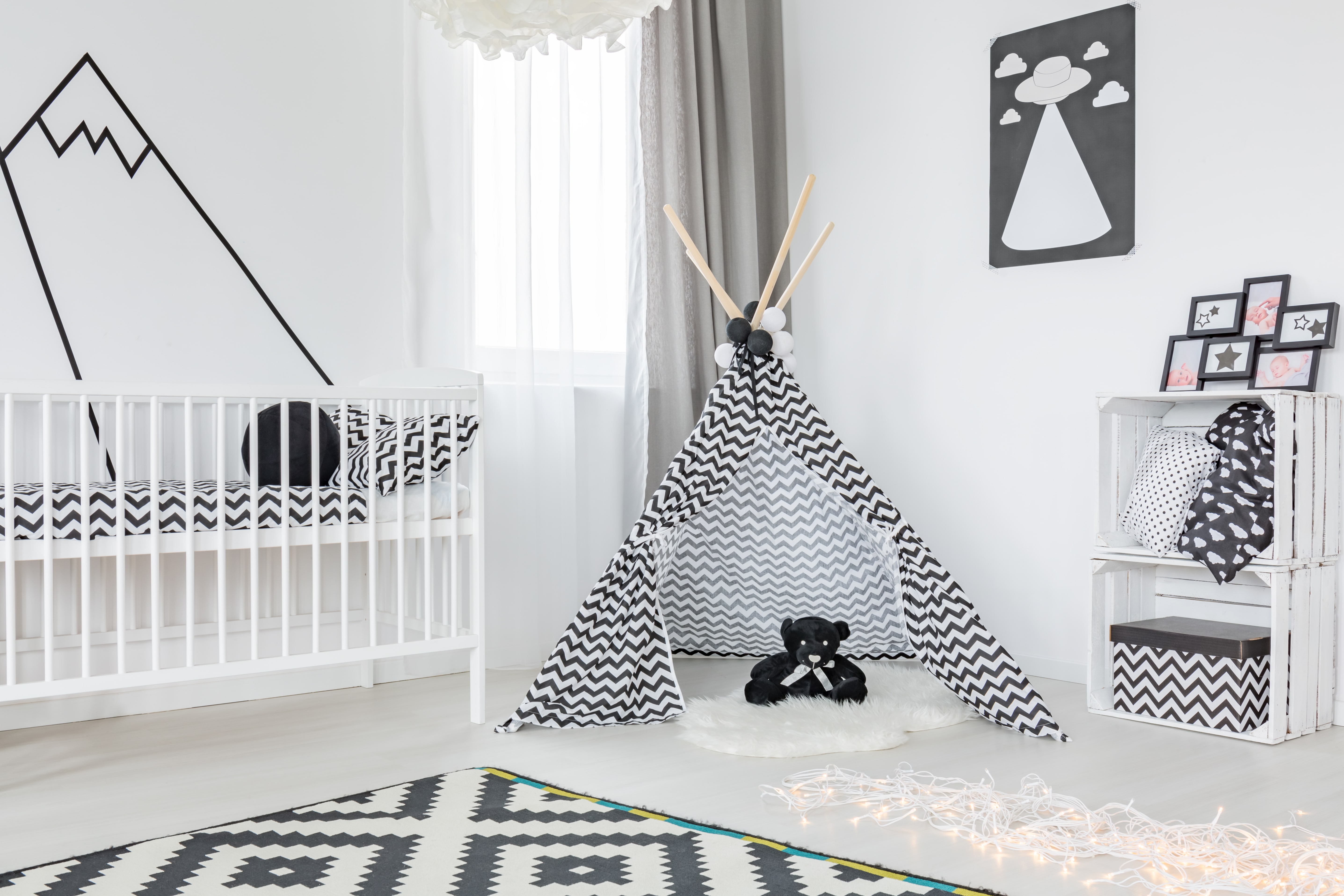 black-and-white-child-room-PBU59D2-min